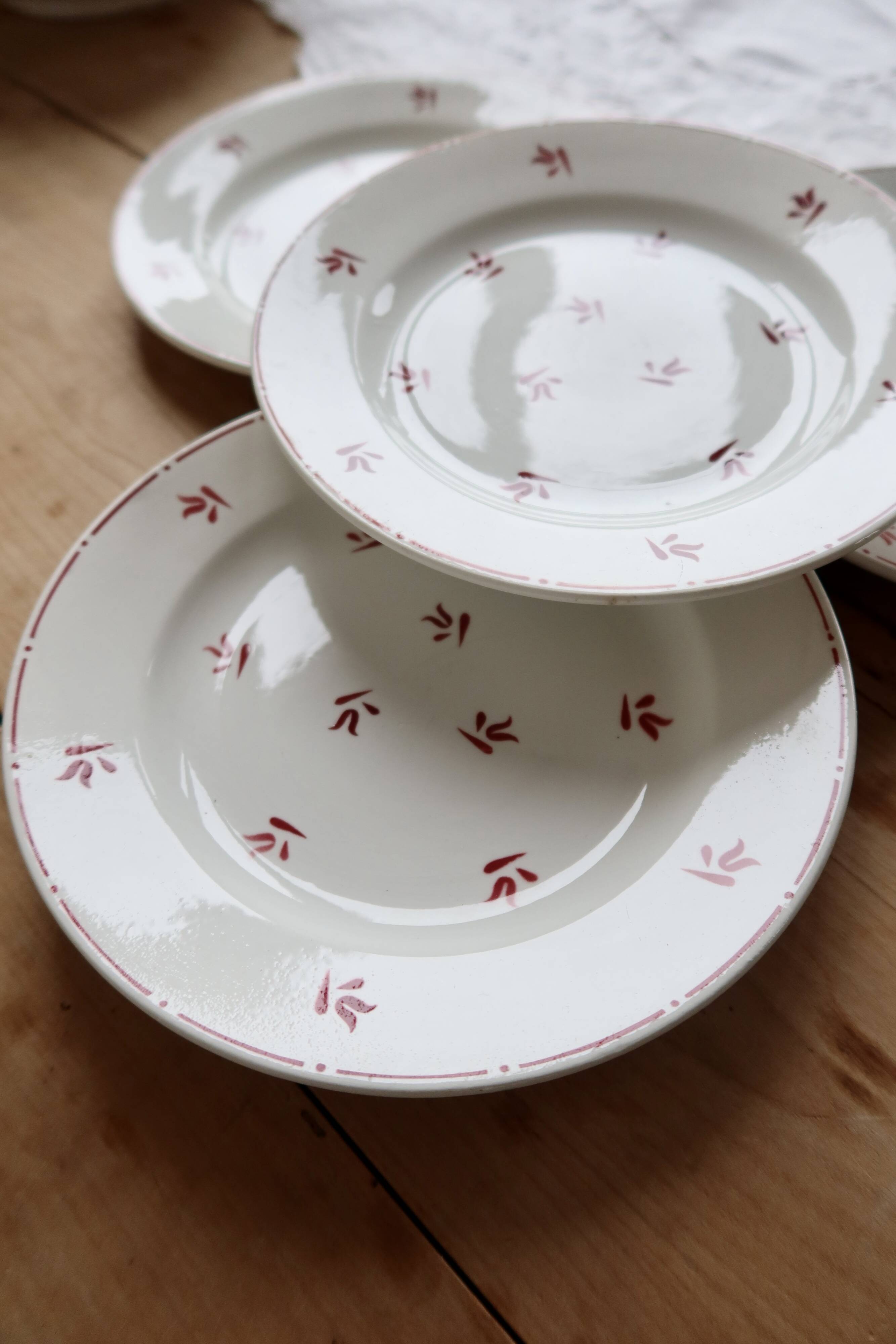 4 vintage dessert plates ceramic red patterns