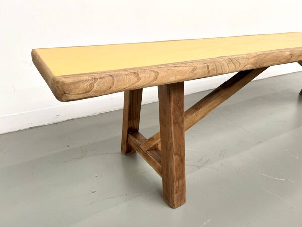 Banc brutaliste, assise jaune ''pop