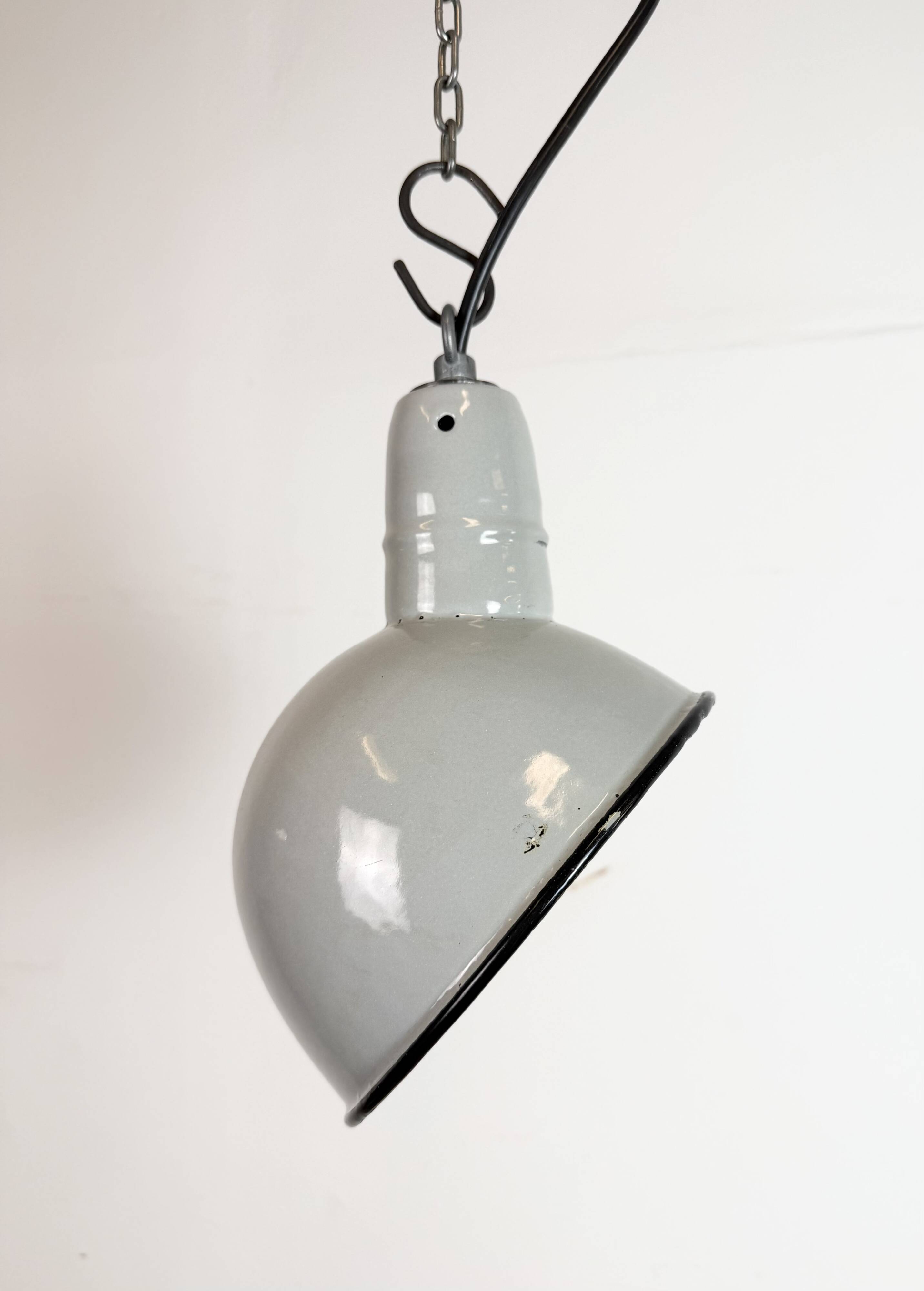 Suspension industrielle en émail gris, années 1960