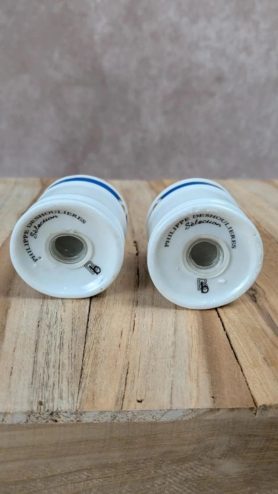 Salt and pepper shakers in porcelain Philippe Deshoulières Selection