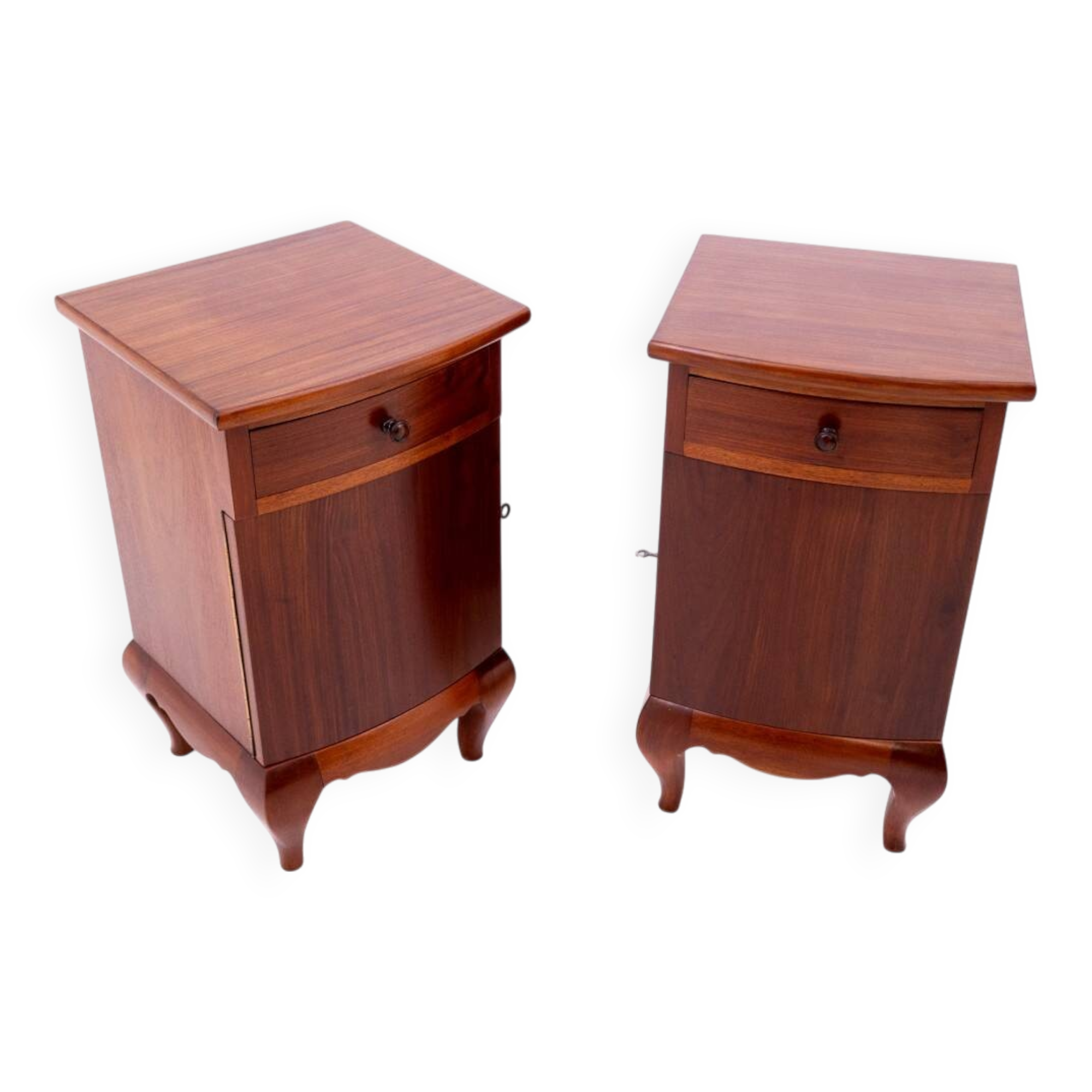 Paire de tables de chevet, Pologne, années 1940. Après rénovation.