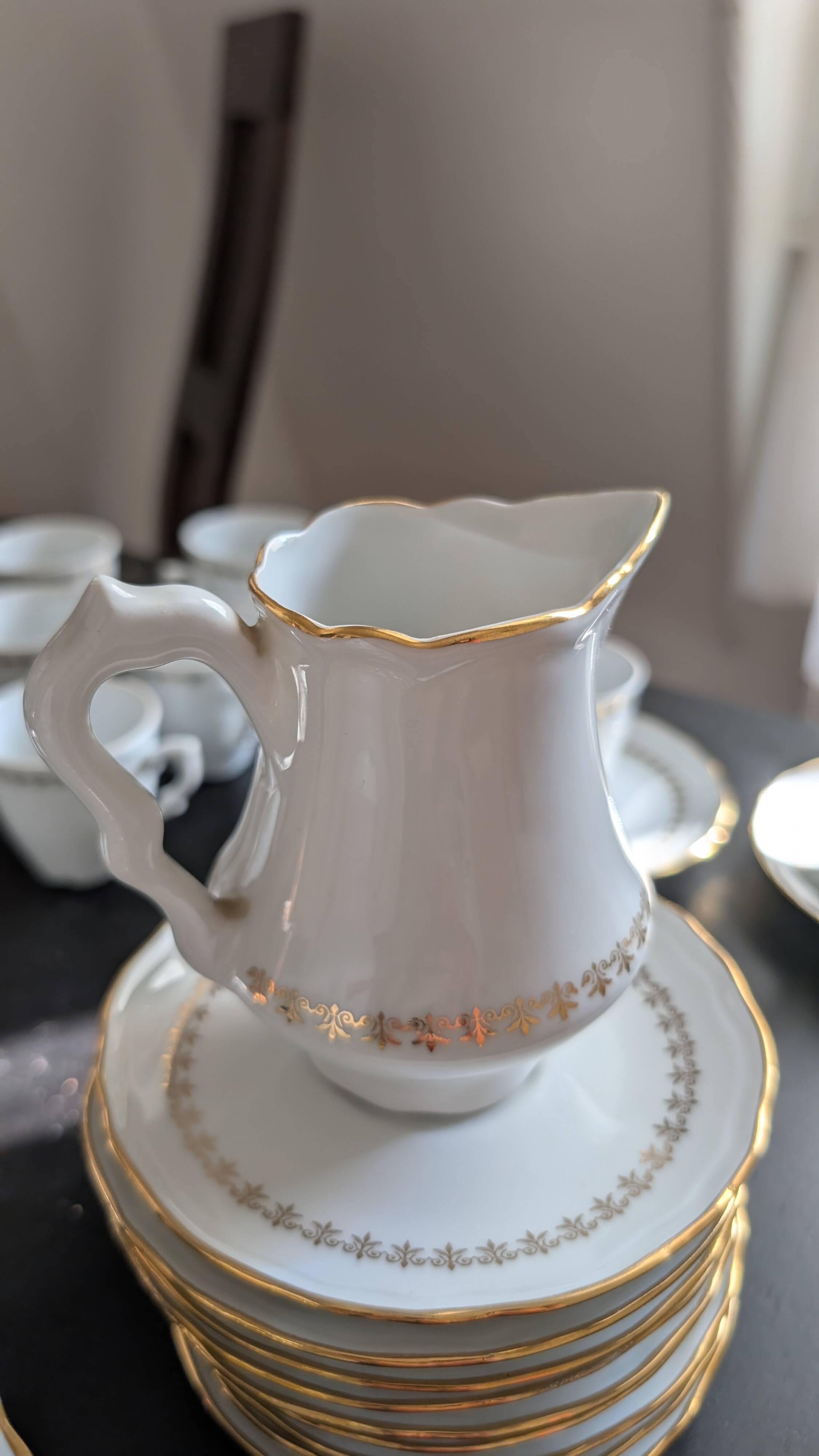 Coffee and dessert service 37 pieces porcelain Louroiux - Ph. Deshoulieres