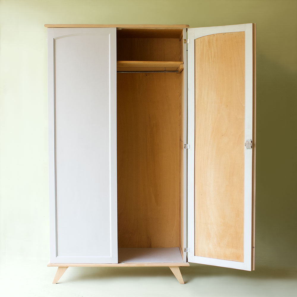 Wardrobe with compass feet