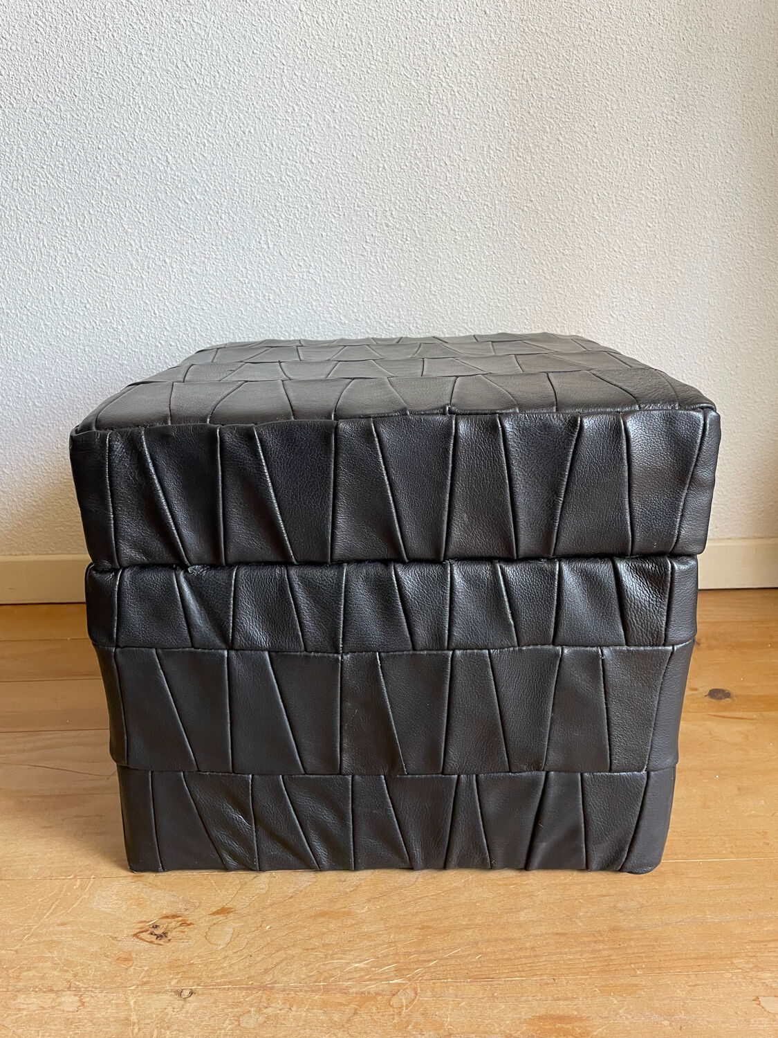 Black leather chest ottoman from Sède