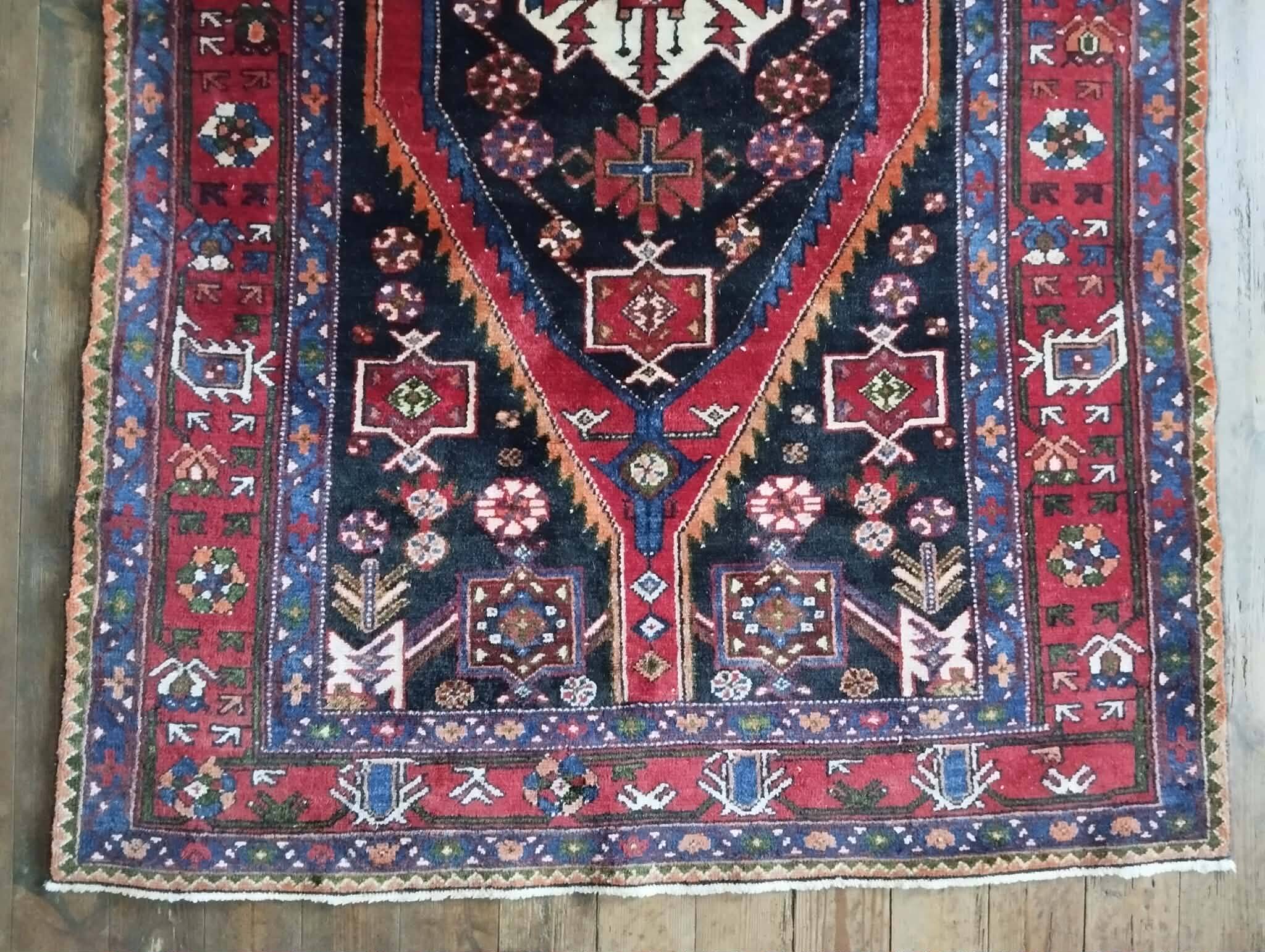 Handmade Mazlaghan Persian rug 192x134cm