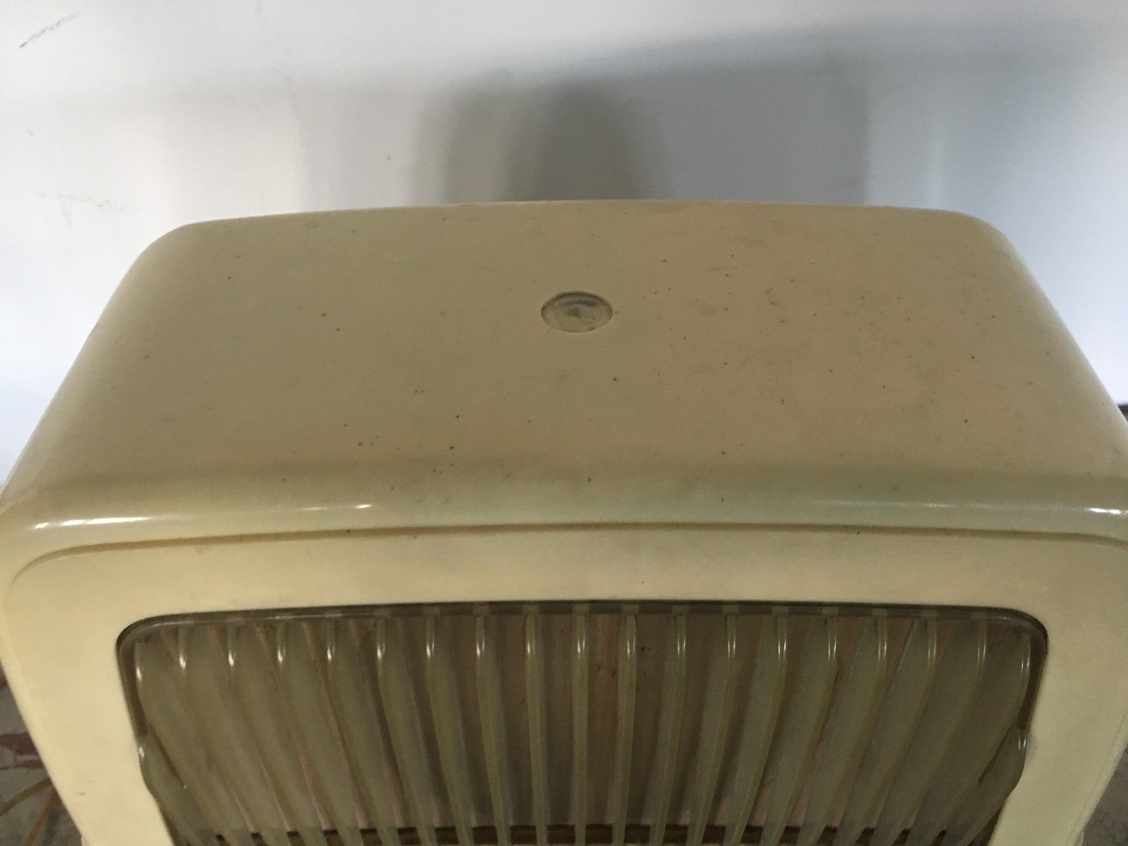 Old radio from the early 1900s post