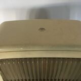 Old radio from the early 1900s post