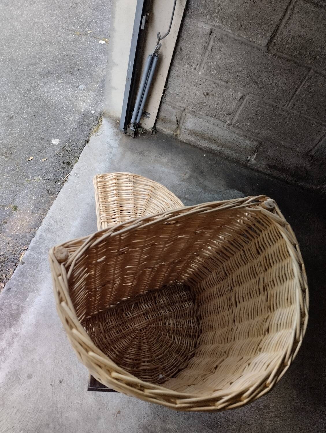 White rattan laundry basket