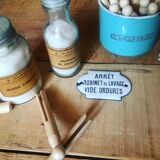 Old bulging enamel plate arrêt robinet de lavage- vide ordures"