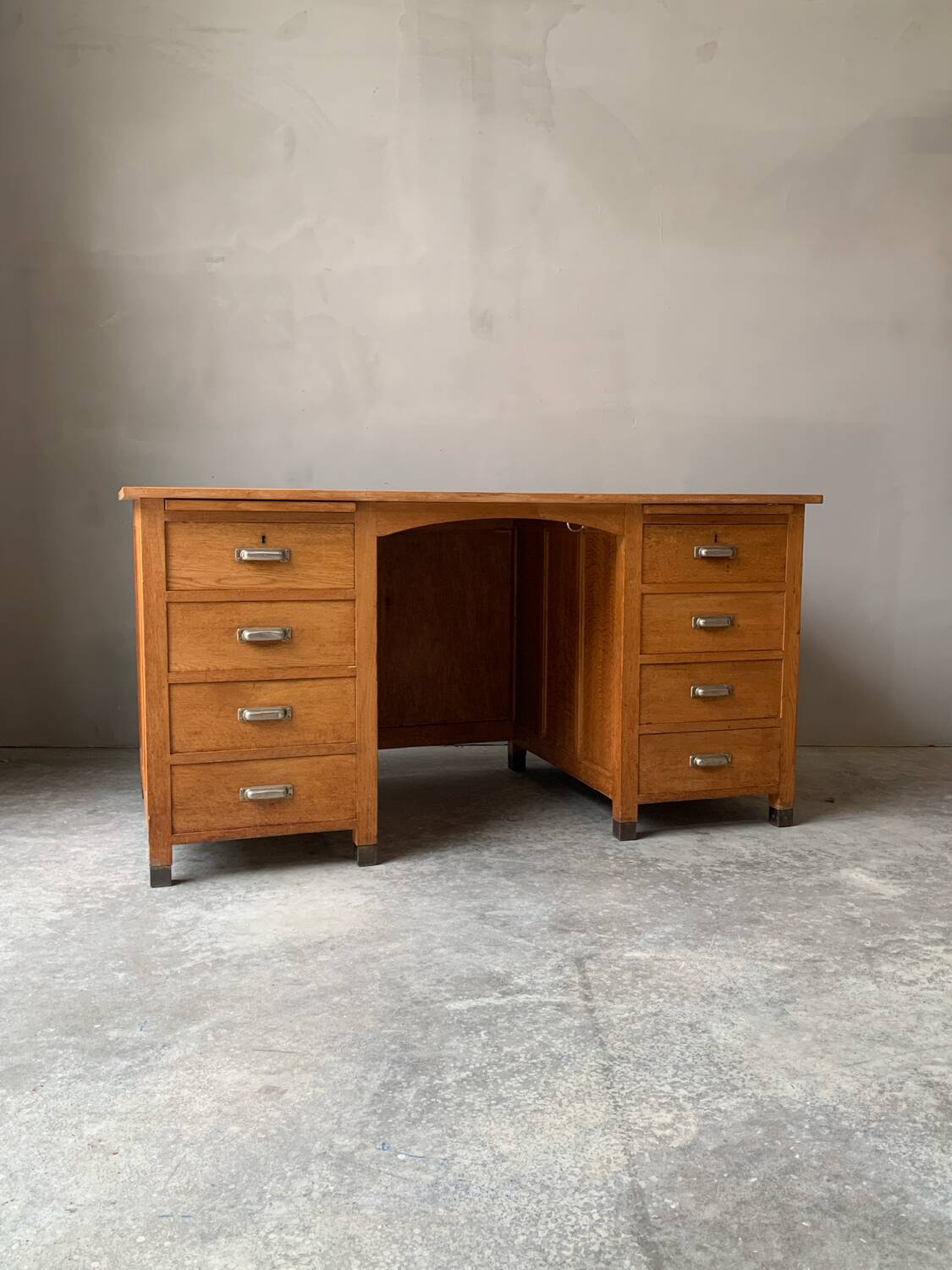 Bureau Vintage en Chêne avec 8 Tiroirs
