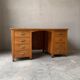 Bureau Vintage en Chêne avec 8 Tiroirs