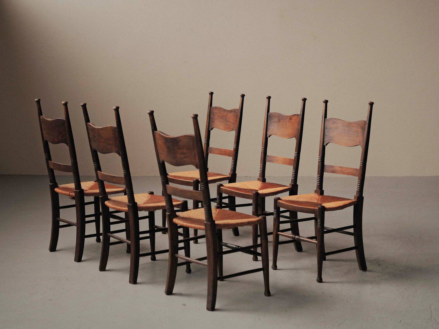 Set of 6 Arts & Crafts chairs, solid wood and straw, circa 1900.