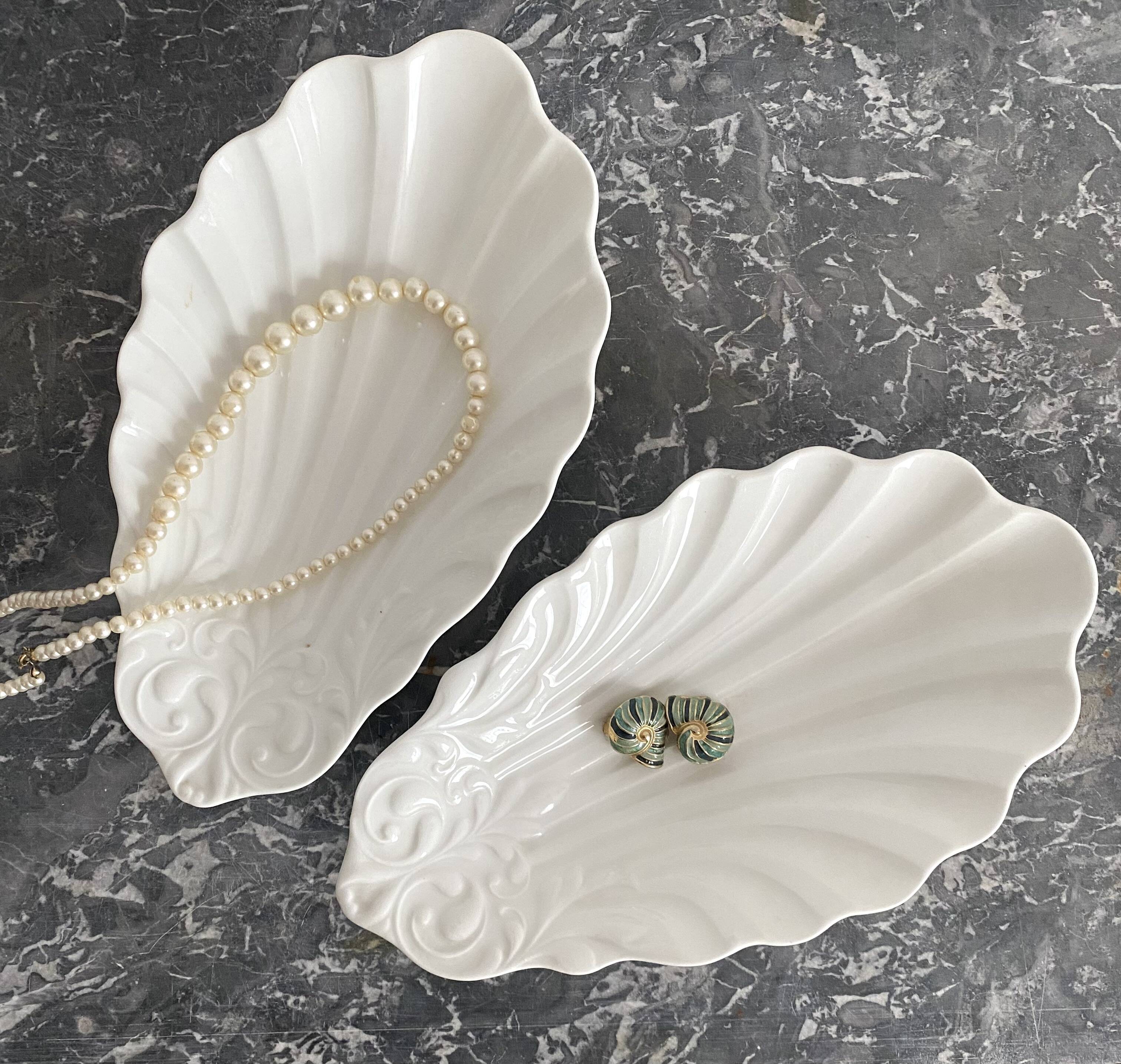 porcelain shell bowls, empty pocket