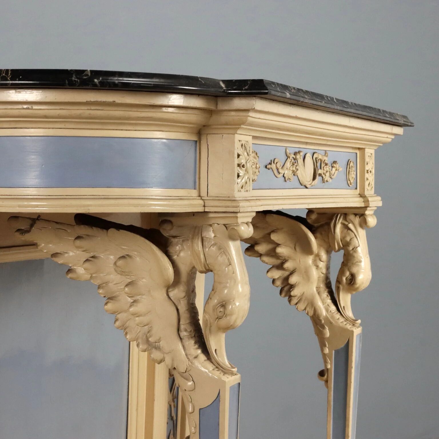 Console ancienne de style néoclassique en bois sculpté, XIXe siècle