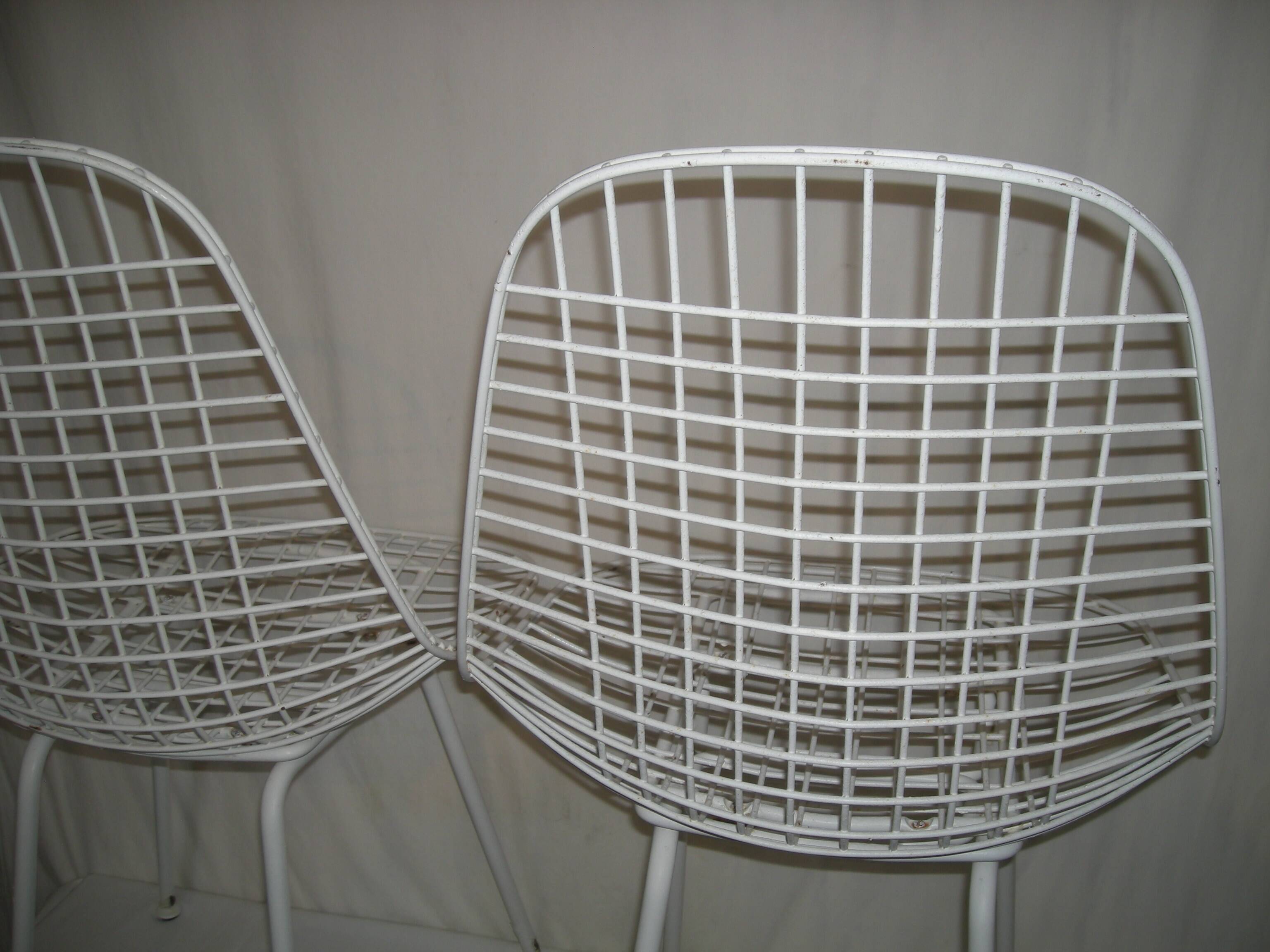 Paire de chaises Eames Wire DKX des années 50 - 60