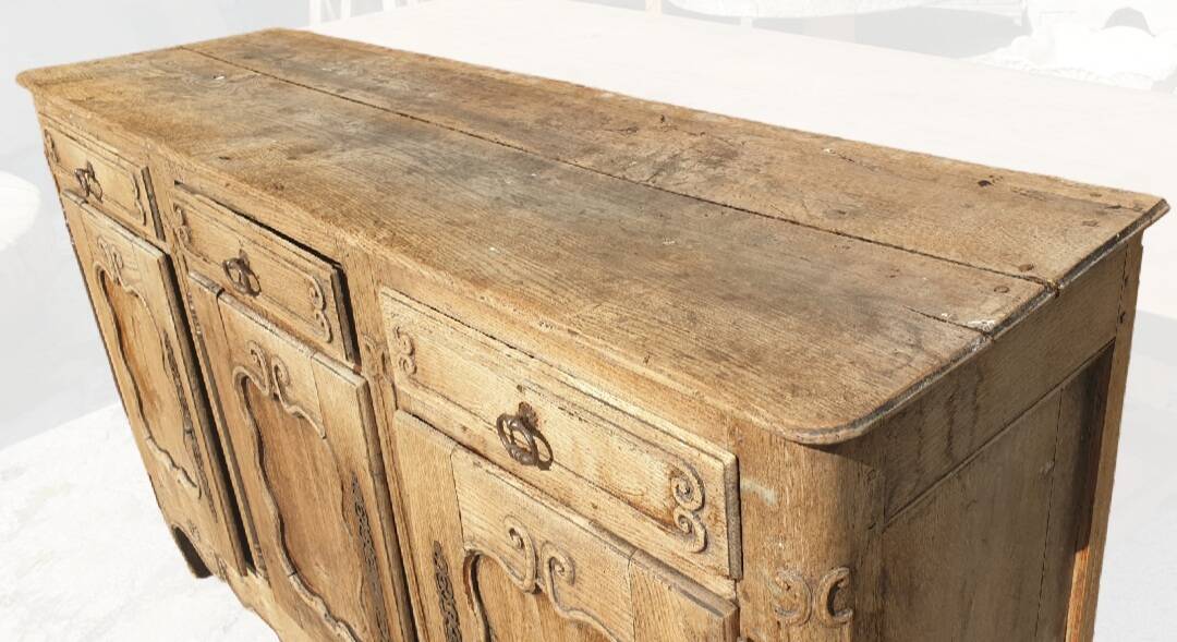 3-door sideboard in light oak, late 18th century, carved rustic work