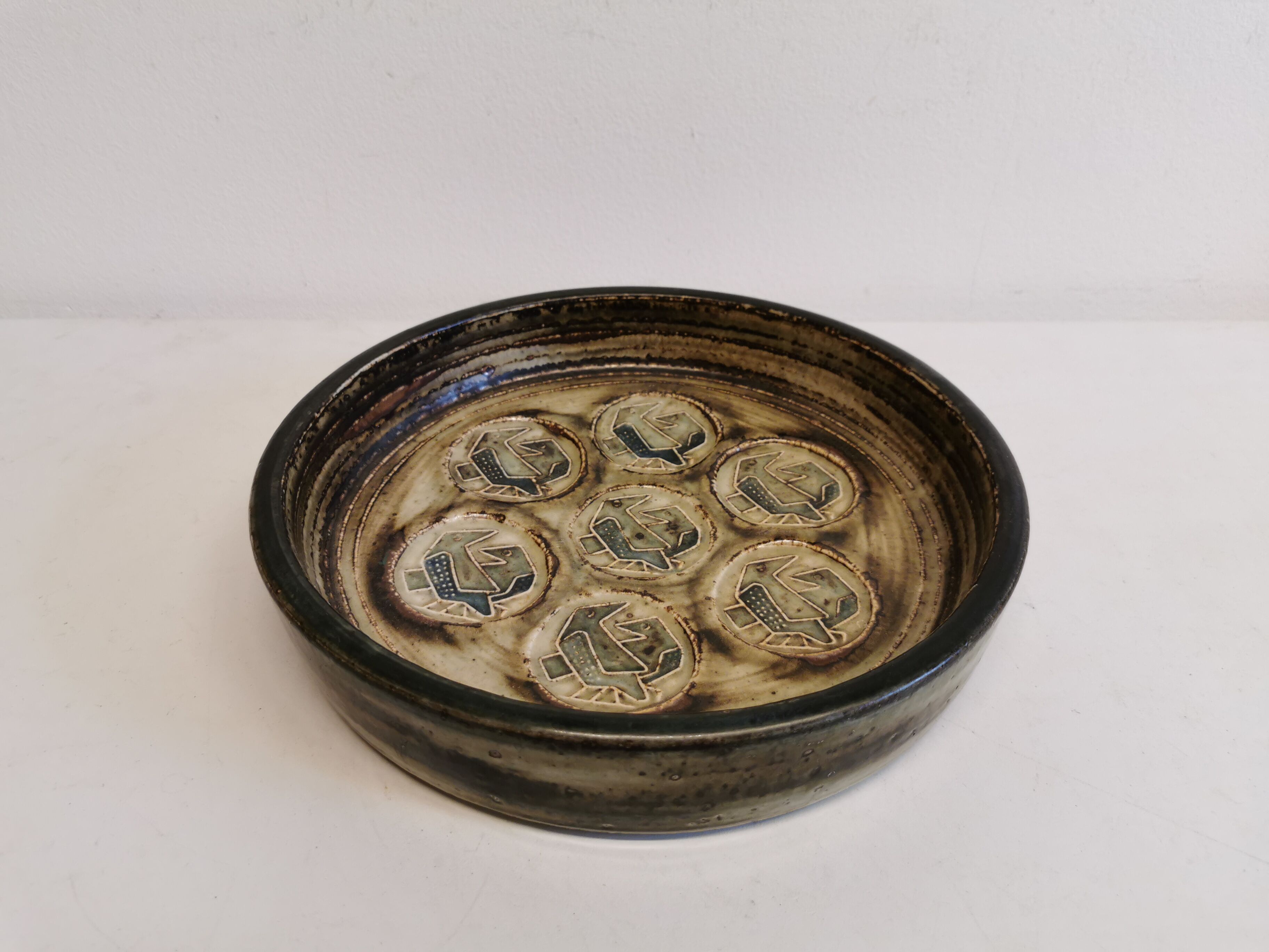 Dish in stoneware with  model 21936, by Jørgen Mogensen and manufactured by Royal Copenhagen