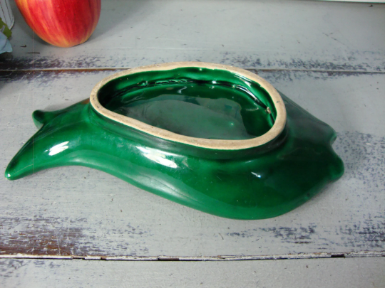 Majolica plate in vintage fish, slurry plate.