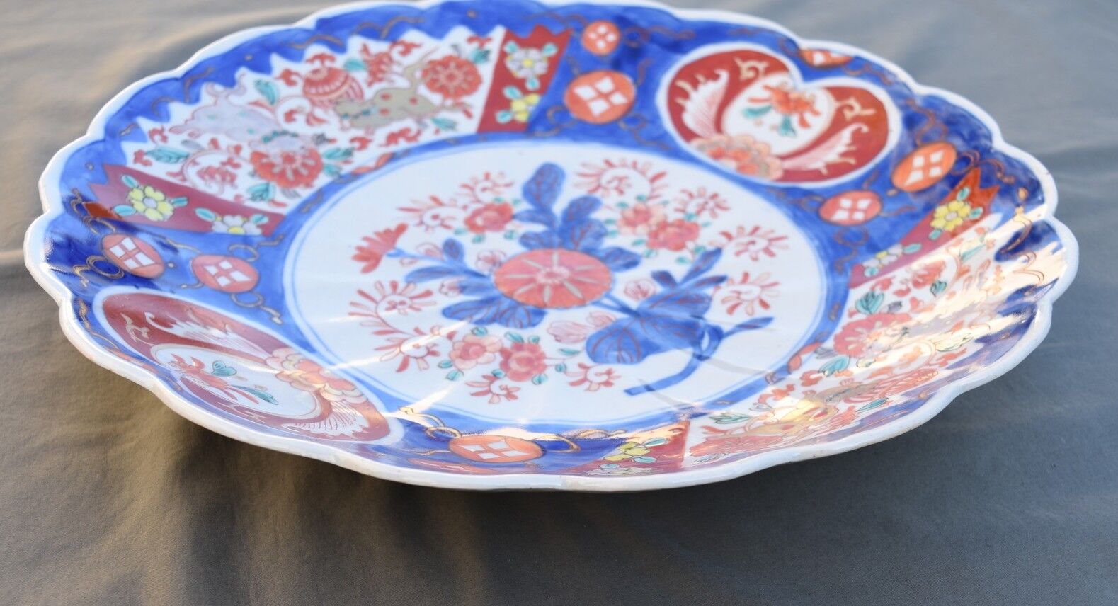 Porcelain dish of Japan Imari diameter 36 cm