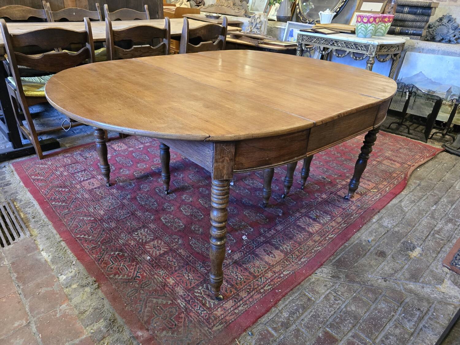 12-foot round oak table with 7 extensions / 20 people