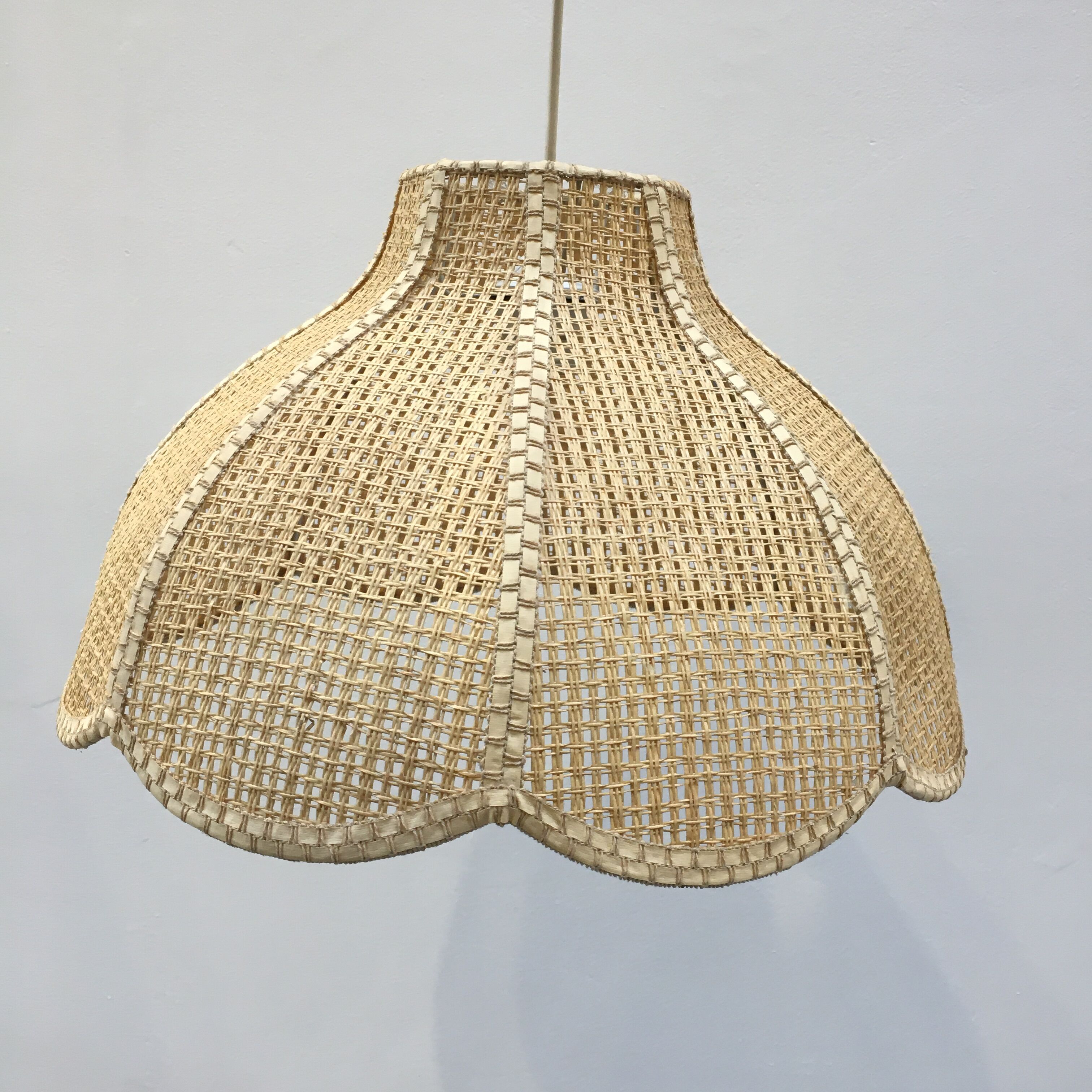 Vintage suspension in natural fibers