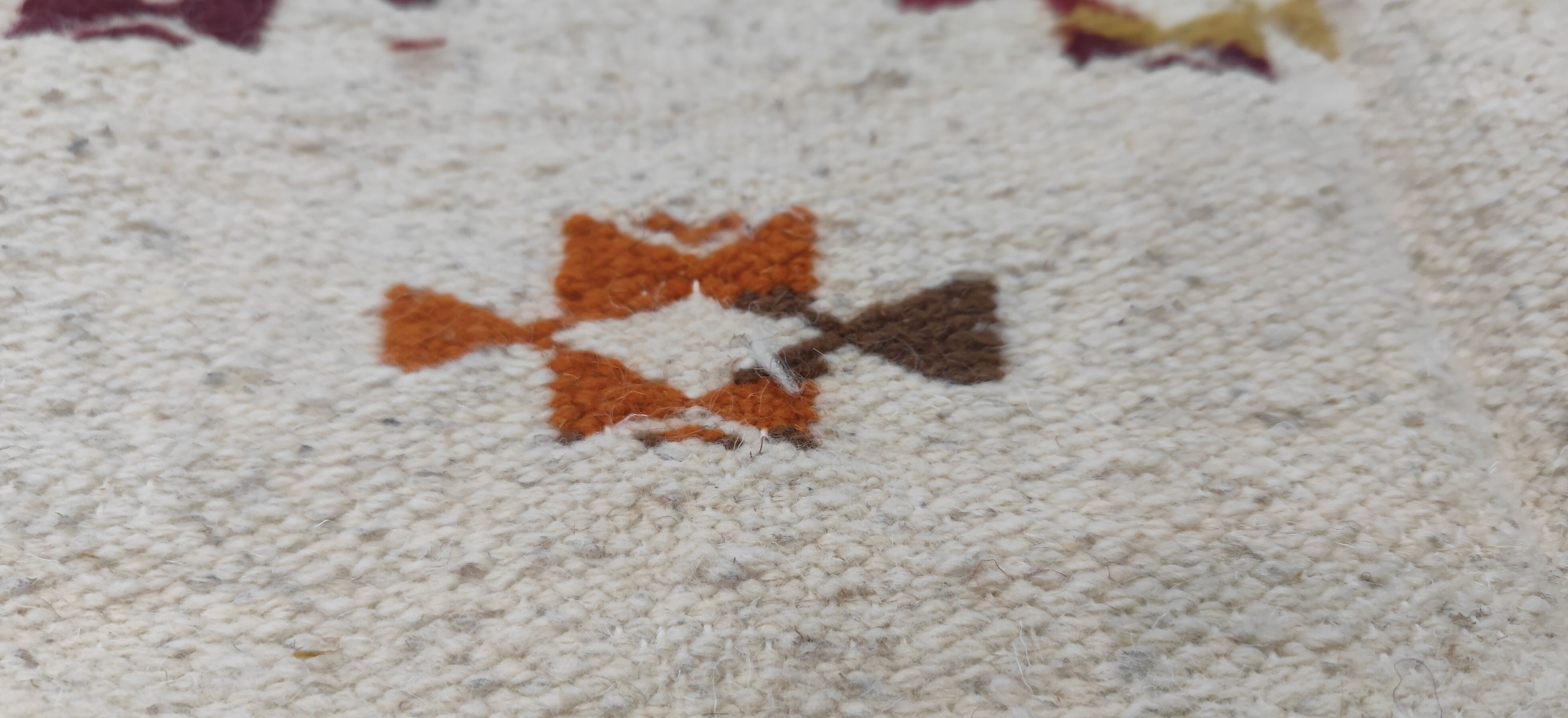 White and brown hand-woven rugs 125x180cm