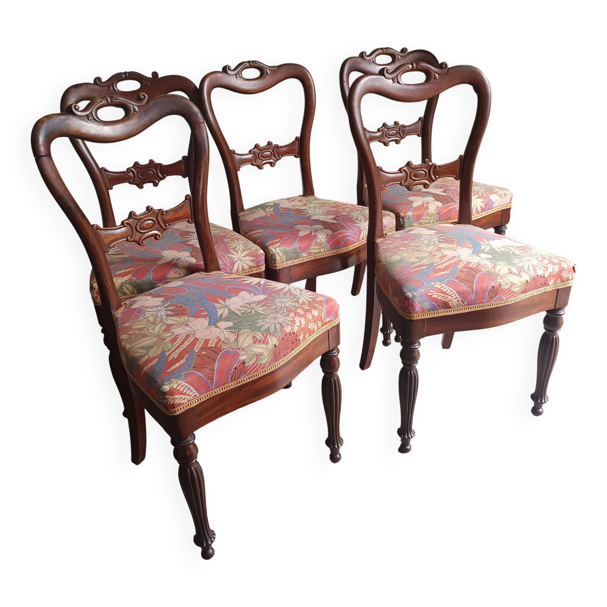 Set of 5 antique mahogany chairs in early 20th century Chippendale style.