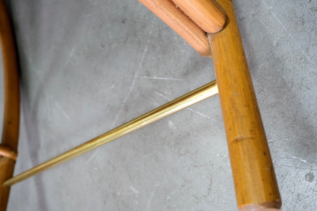 Rocking chair et table d’appoint en bambou de FM, années 1950
