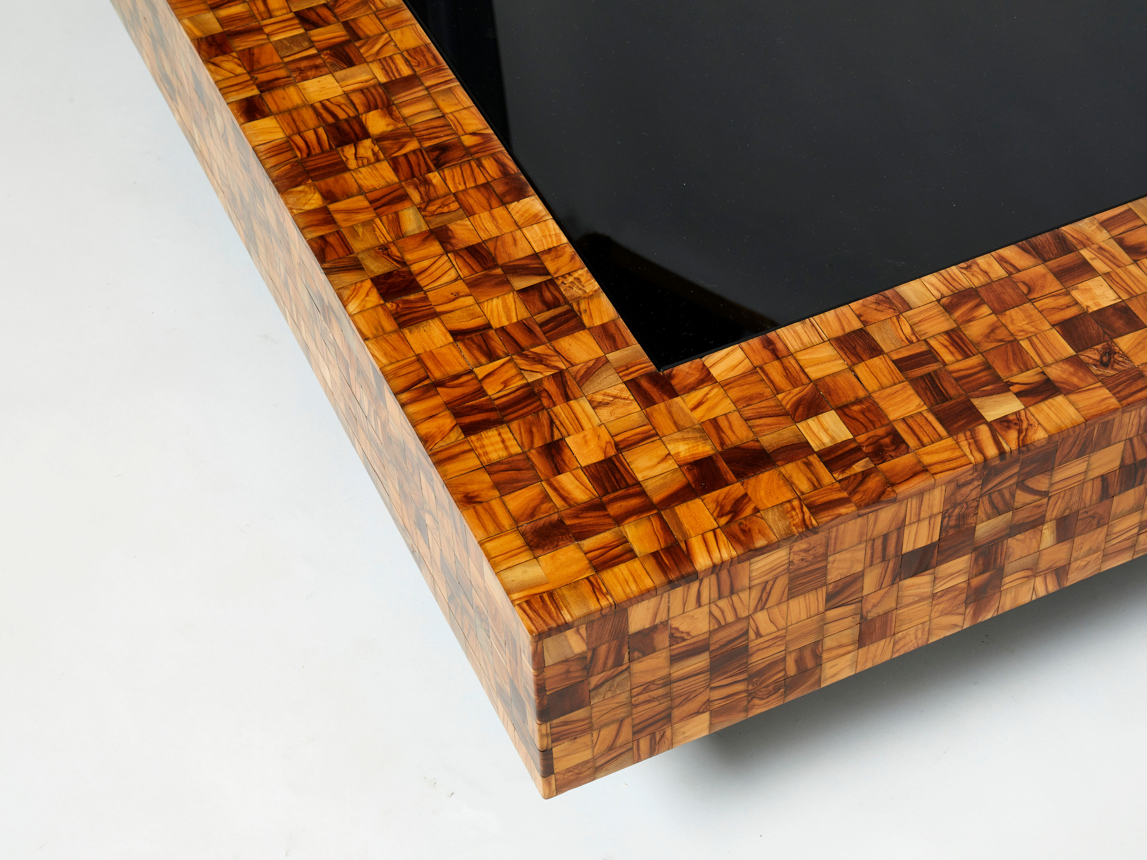 Table basse marqueterie de bois d’olivier par Sandro Petti 1970