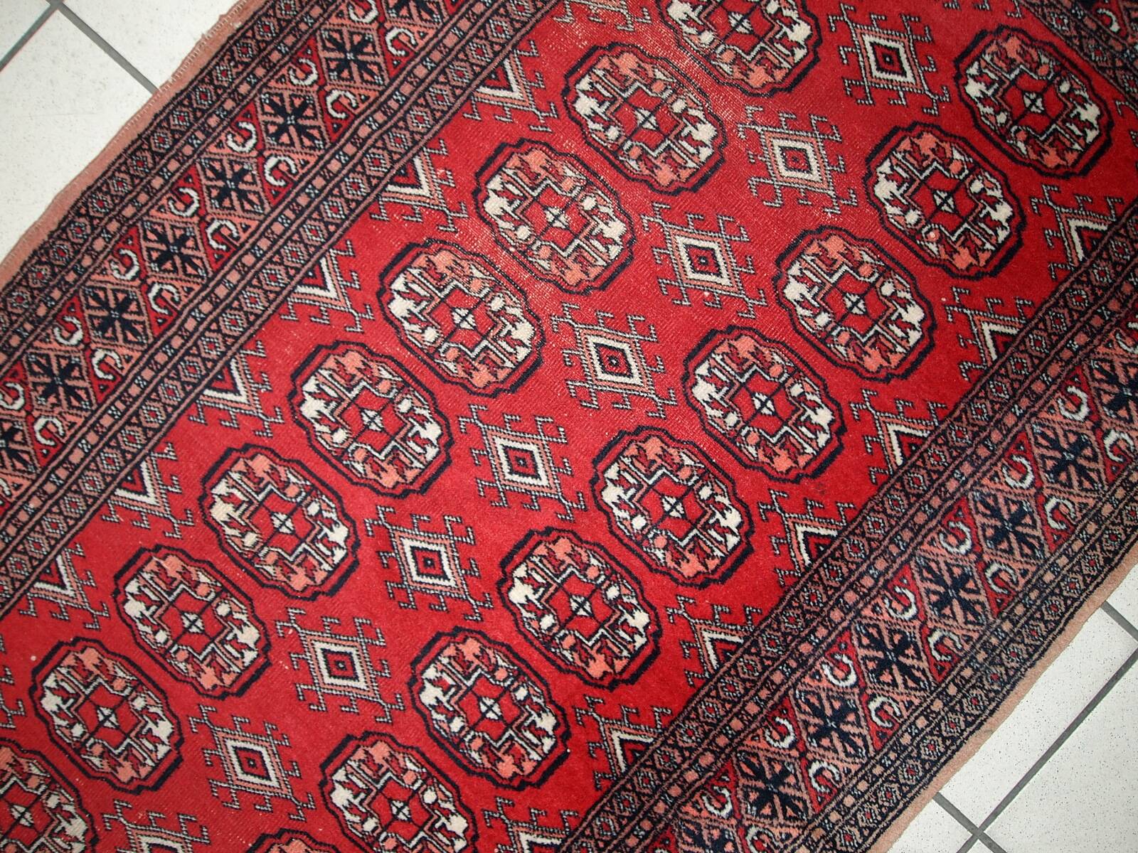 Tapis Vintage Bukhara Uzbek en Laine, Années 1960, Élégance Authentique