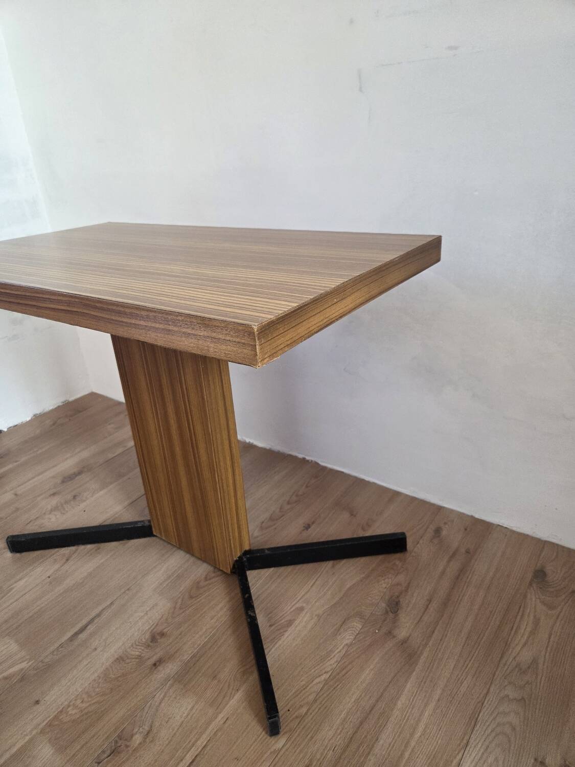 Table basse pivotante Pierre Guariche