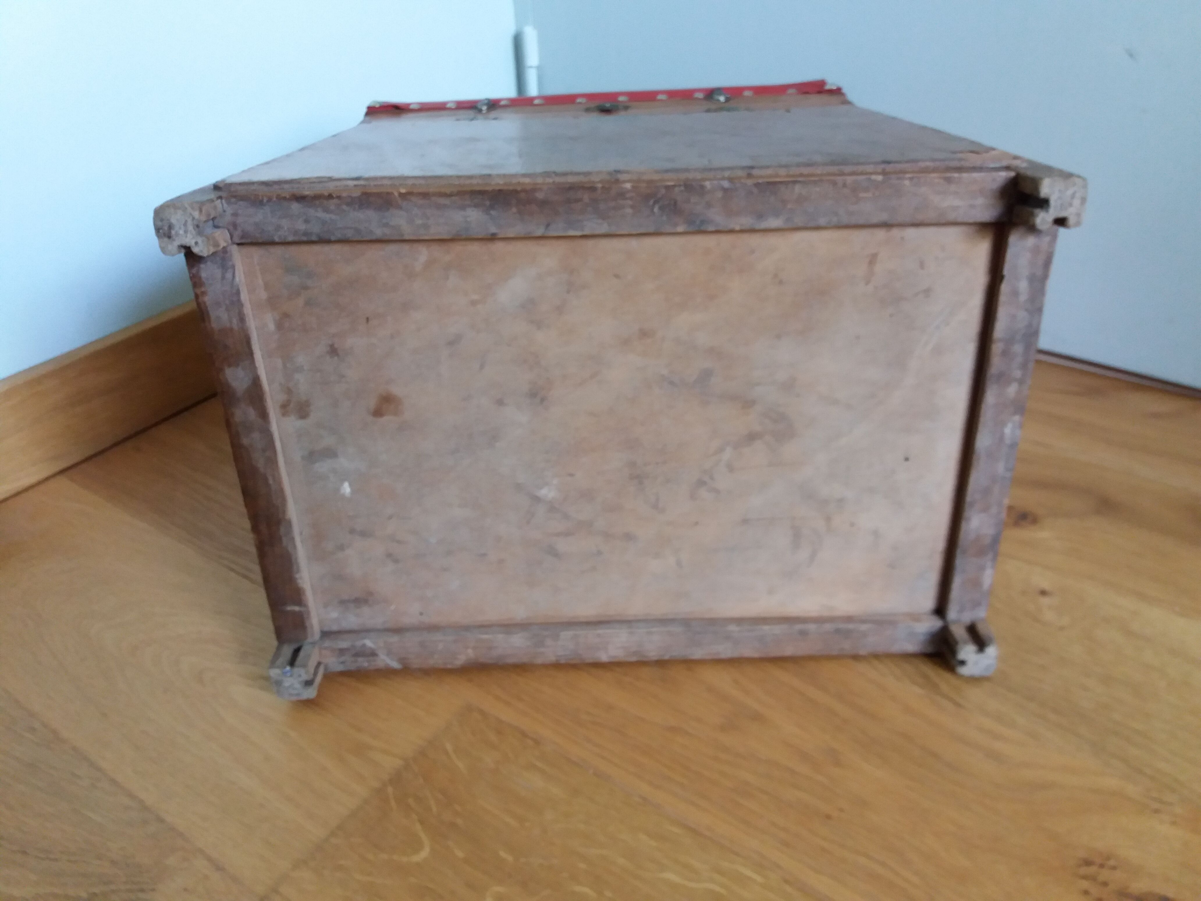 Stool chest fisherman's seat