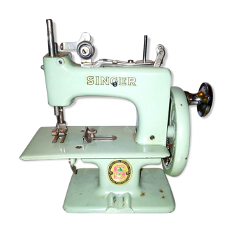 Baby Singer Sewing Machine Model 20-10 or 20 Sewhandy