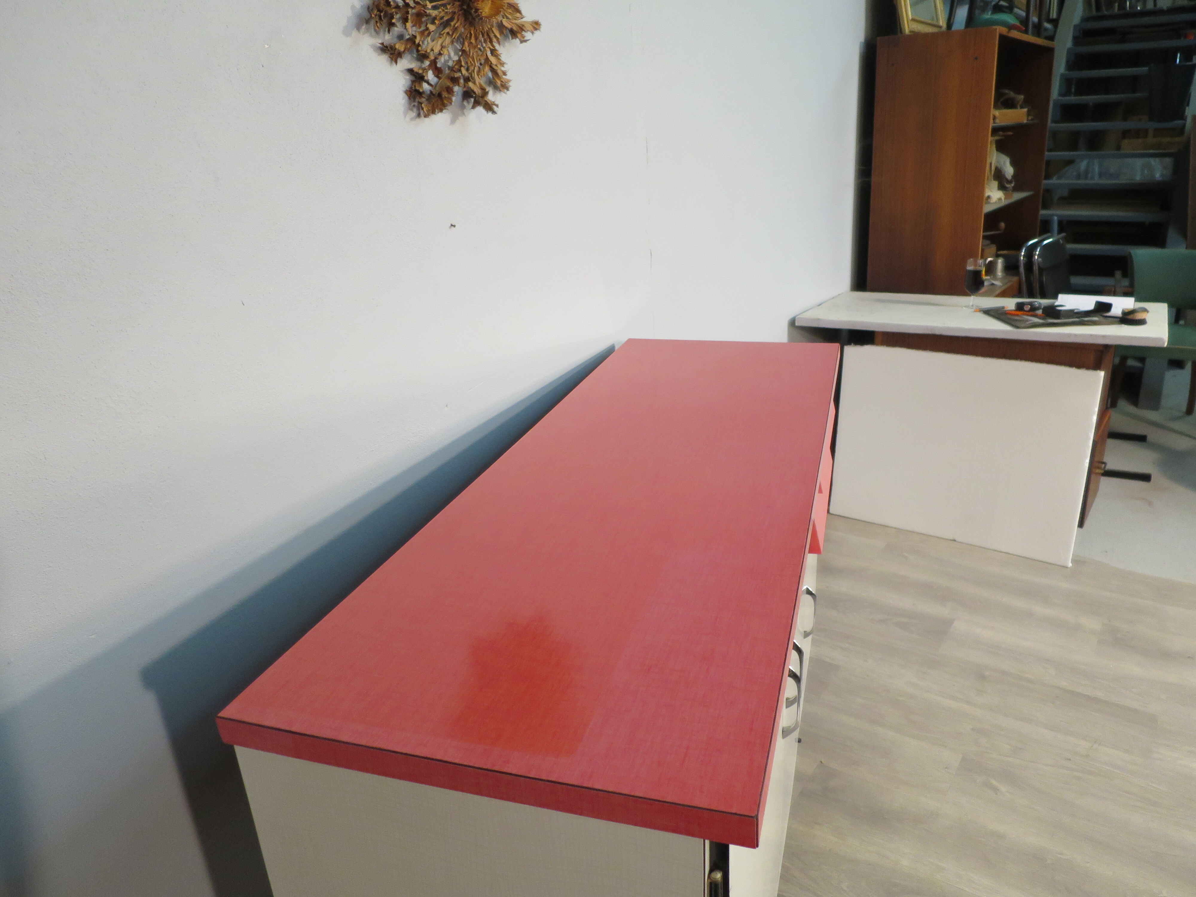 Buffet formica feet compass