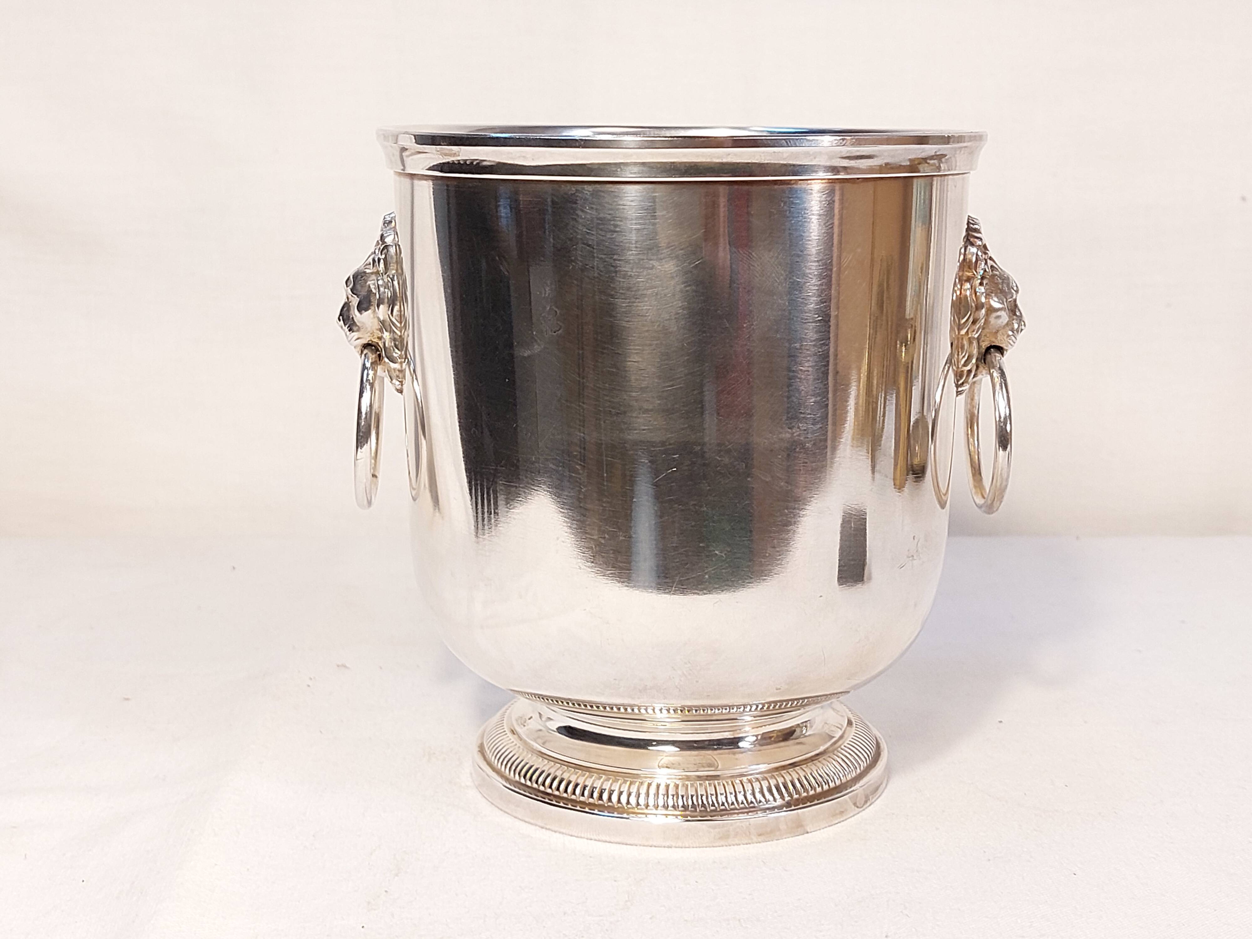 Silver-plated metal table ice bucket with lion head decoration