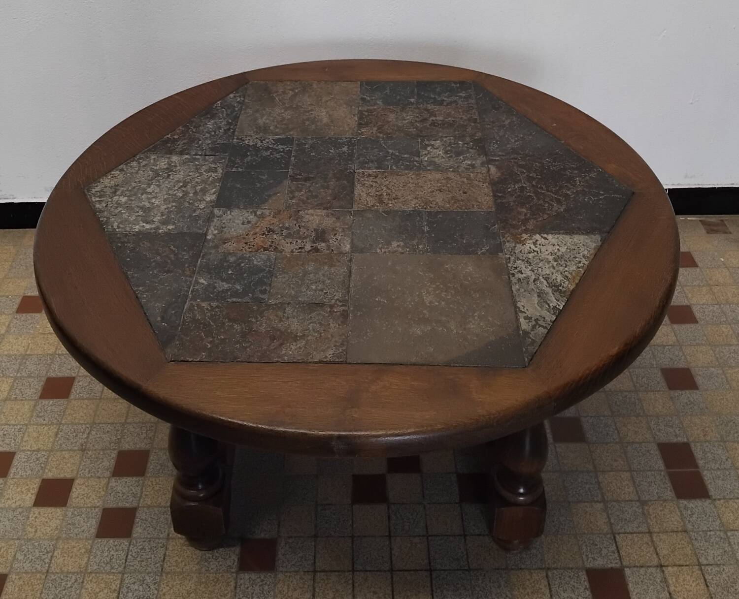 Round coffee table in oak and vintage stones