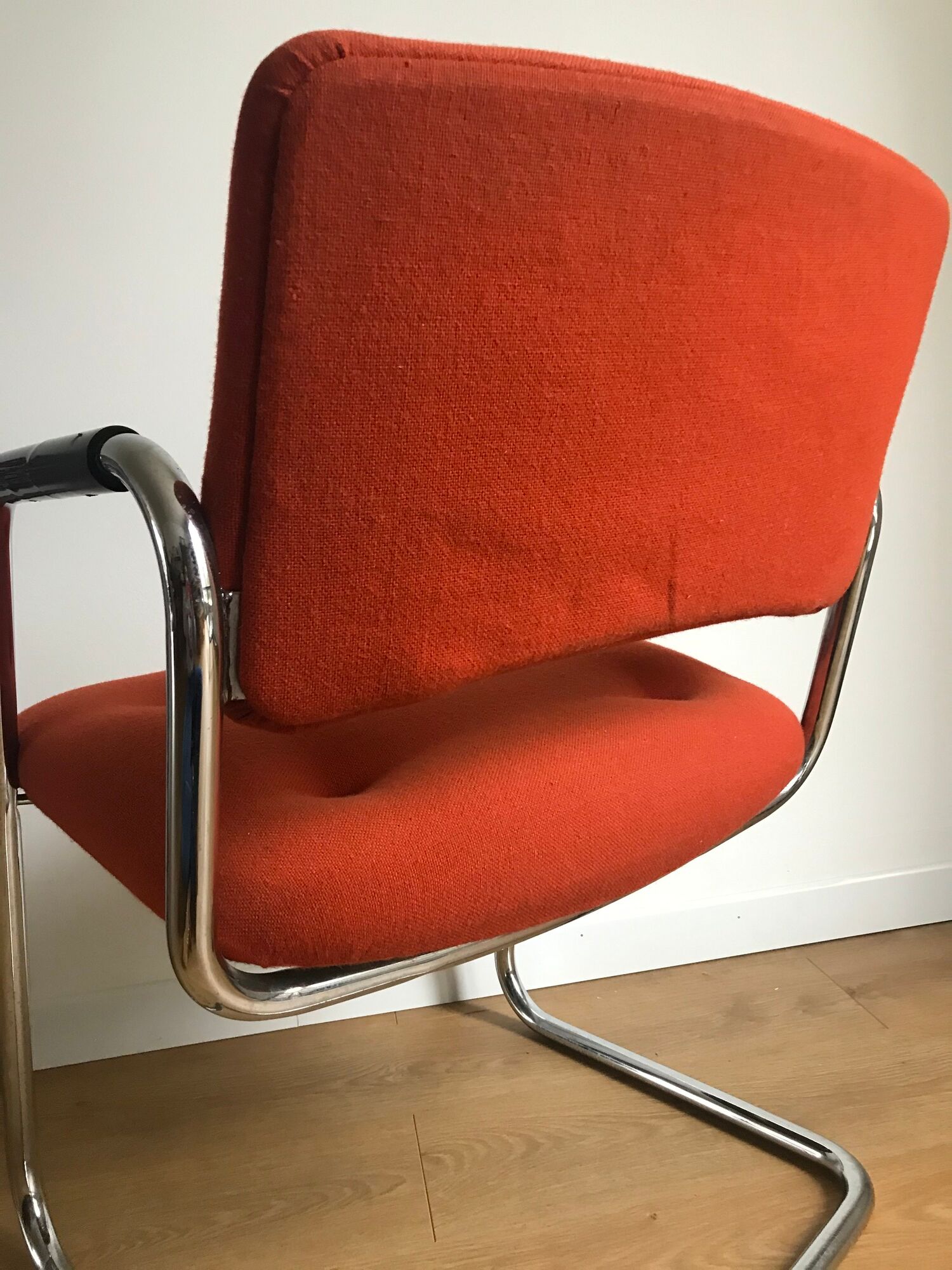 Fauteuil vintage de bureau piètement luge en laine orange par steelcase strafor