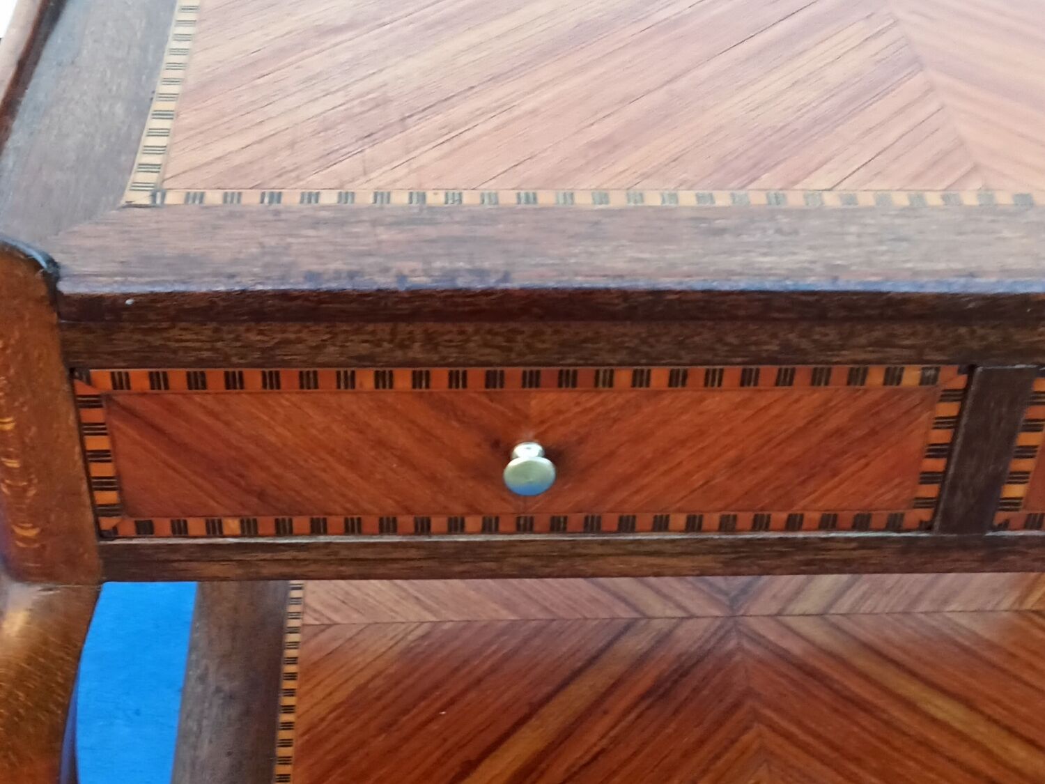 Table en marqueterie
