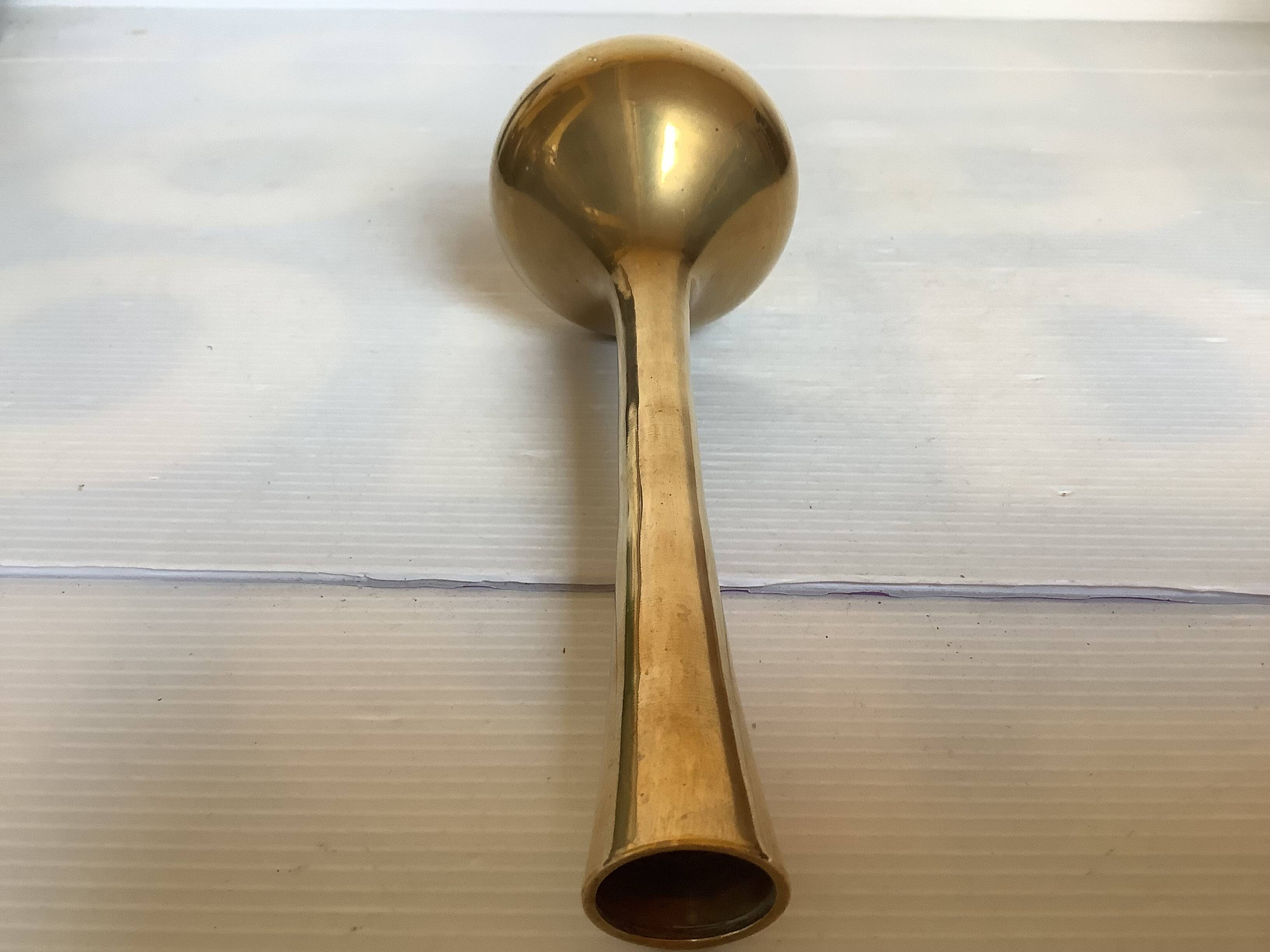 Vase soliflore en laiton