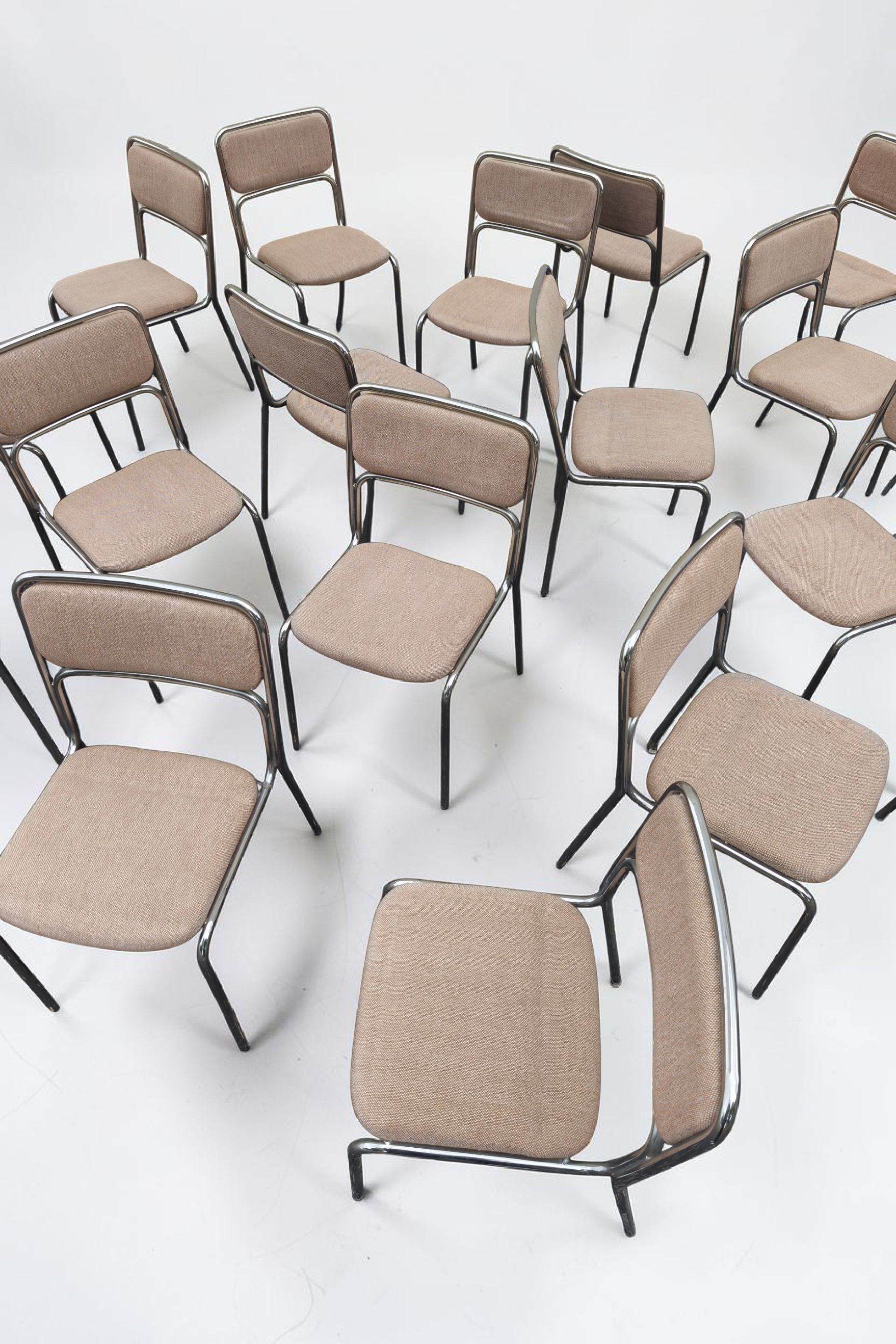18 tubular design chairs from the 1970s/80s.