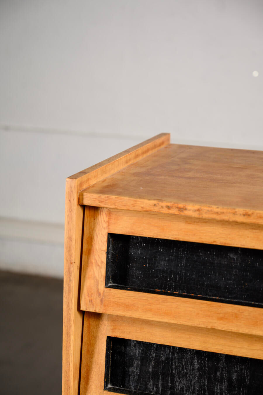 Oak chest of drawers