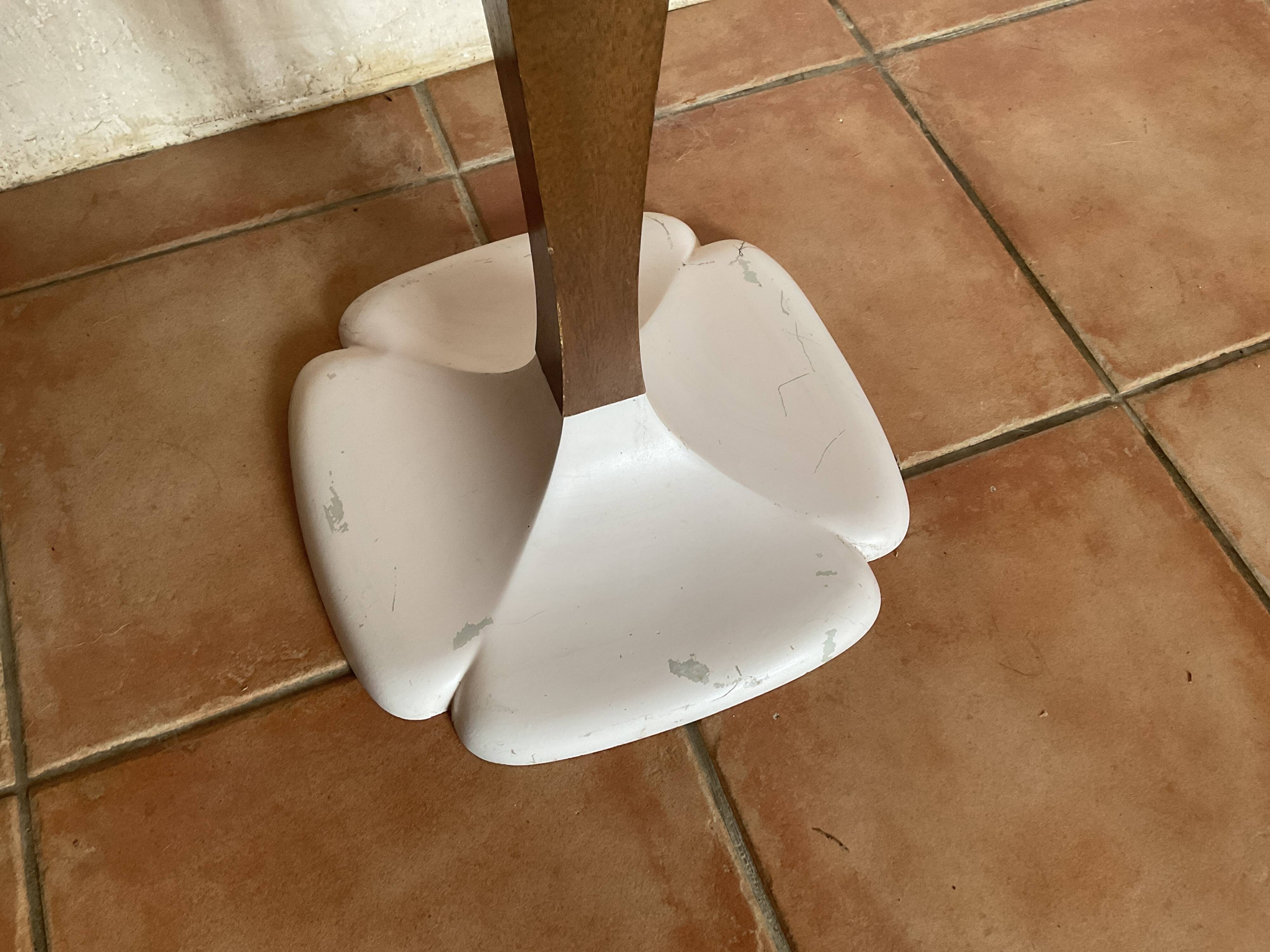 Gautier design hairdresser with tulip (clover) base from the early 70s.