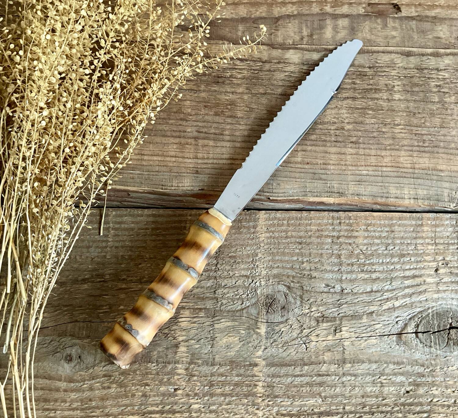 Bread knife with bamboo handle