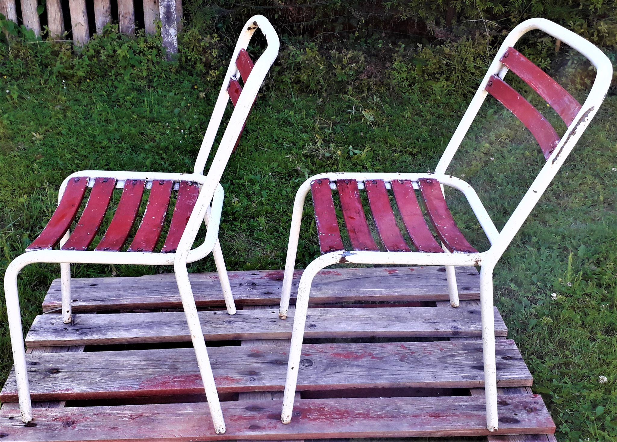 Duo of chairs Tolix sitting wood