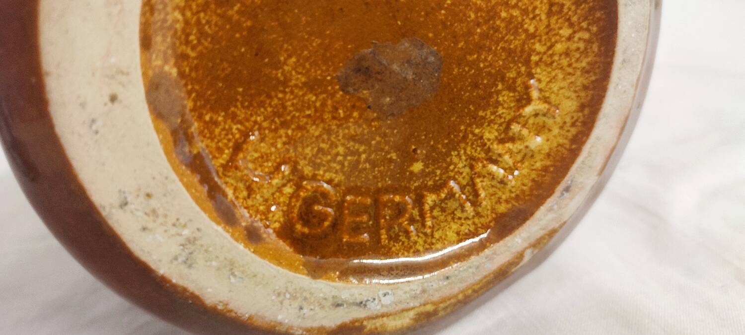 Jarrón fat lava de cerámica West Germany. Alemania, 1960s.