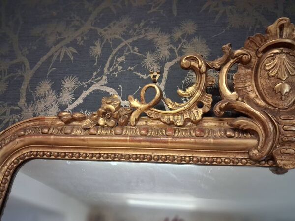 Miroir Louis Philippe à fronton de style Louis XV