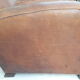 Paire de fauteuils club en cuir marron