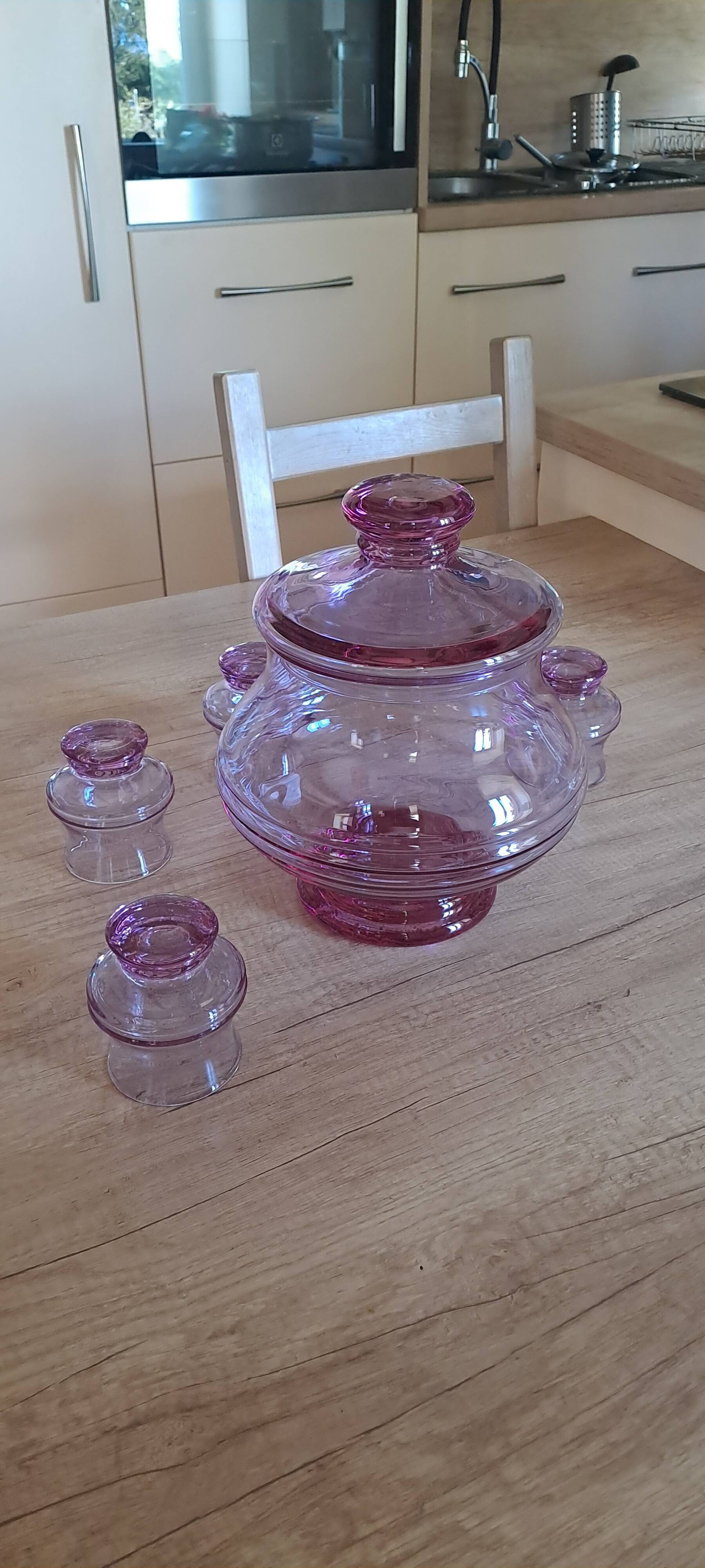 Punch, sangria or eggnog service