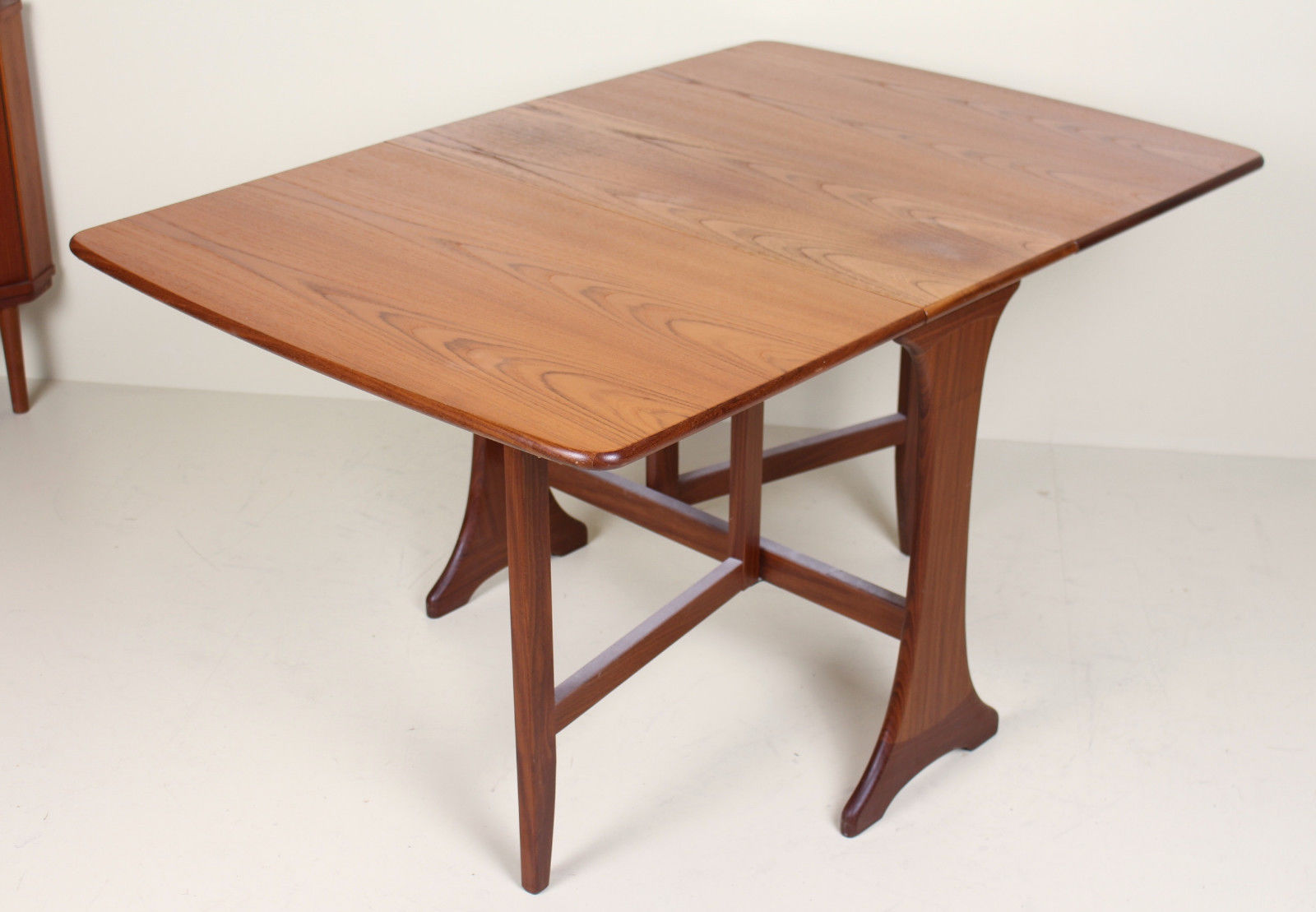 Table of dining room chairs in teak and retro vintage 1970s Nathan