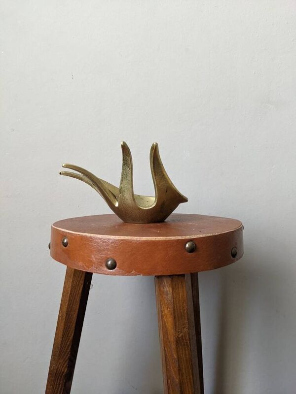 Vide poche cendrier main en laiton design contemporain artisanal